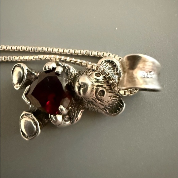 Sterling Silver Garnet Bear Heart Pendant Necklace Vintage 925 - Picture 5 of 5